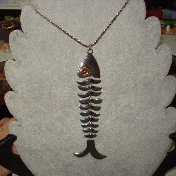 Linea By Louis Dell" Olio Silver Tone Blue Gold Stone Eyes Fish Necklace - Picture 6 of 6